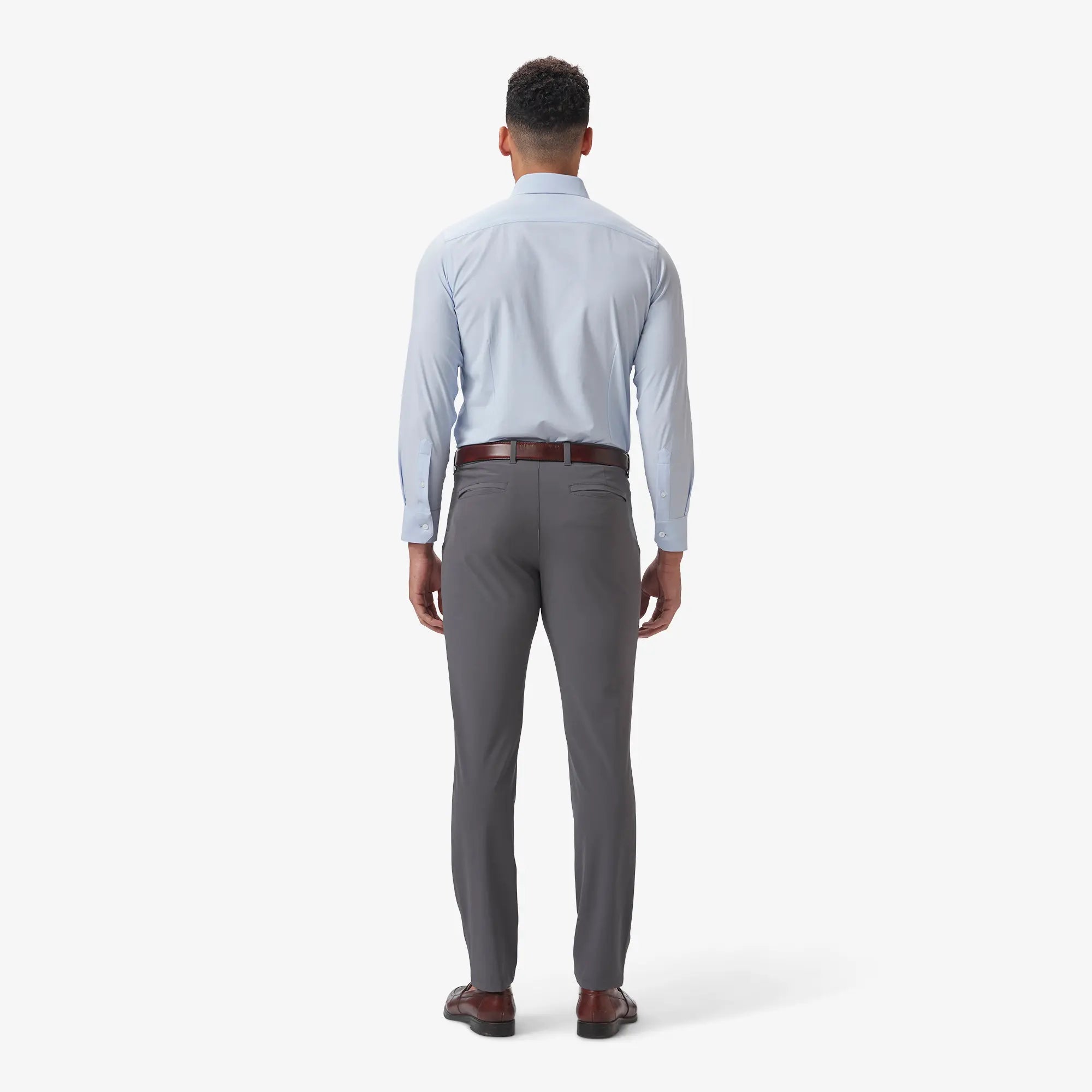 Mizzen+Main Helmsman Chino Pant in color charcoal.