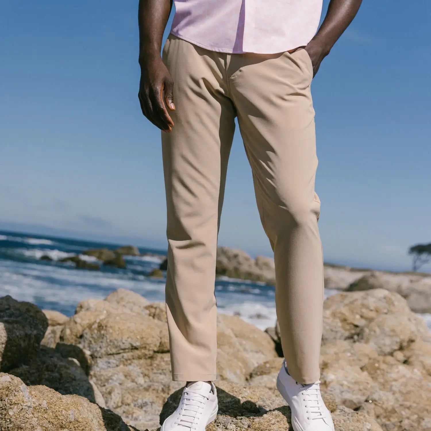 Mizzen+Main Helmsman Chino Pant in Khaki Solid.