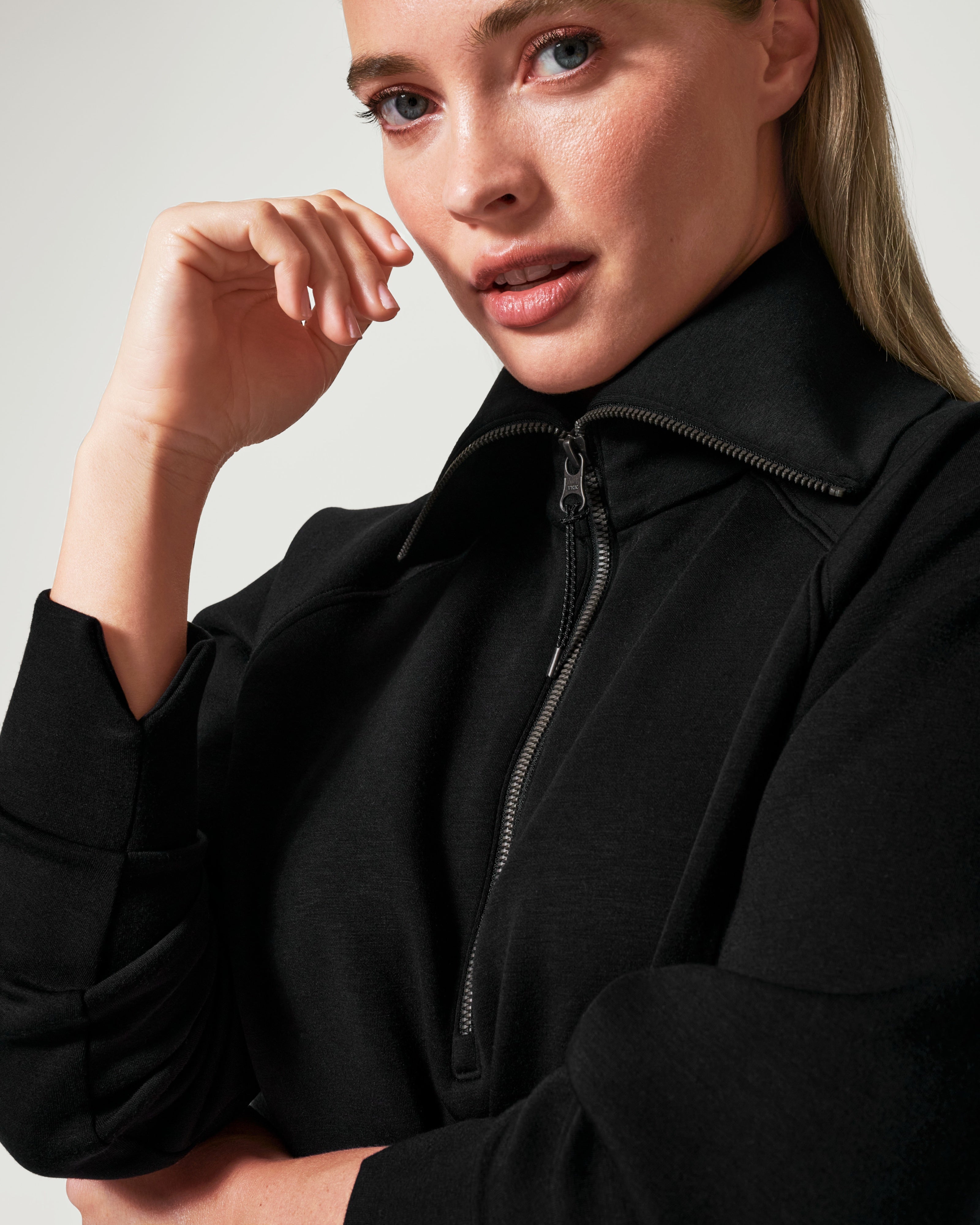 Spanx Airessentials Half Zip | Very Black