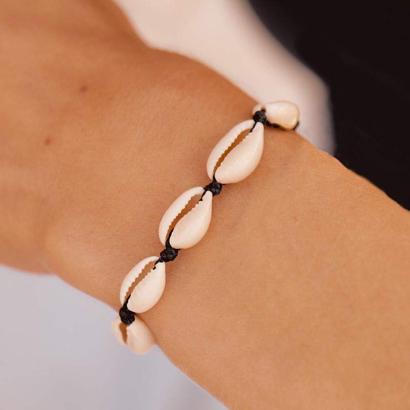 Knotted Cowries Bracelet Black