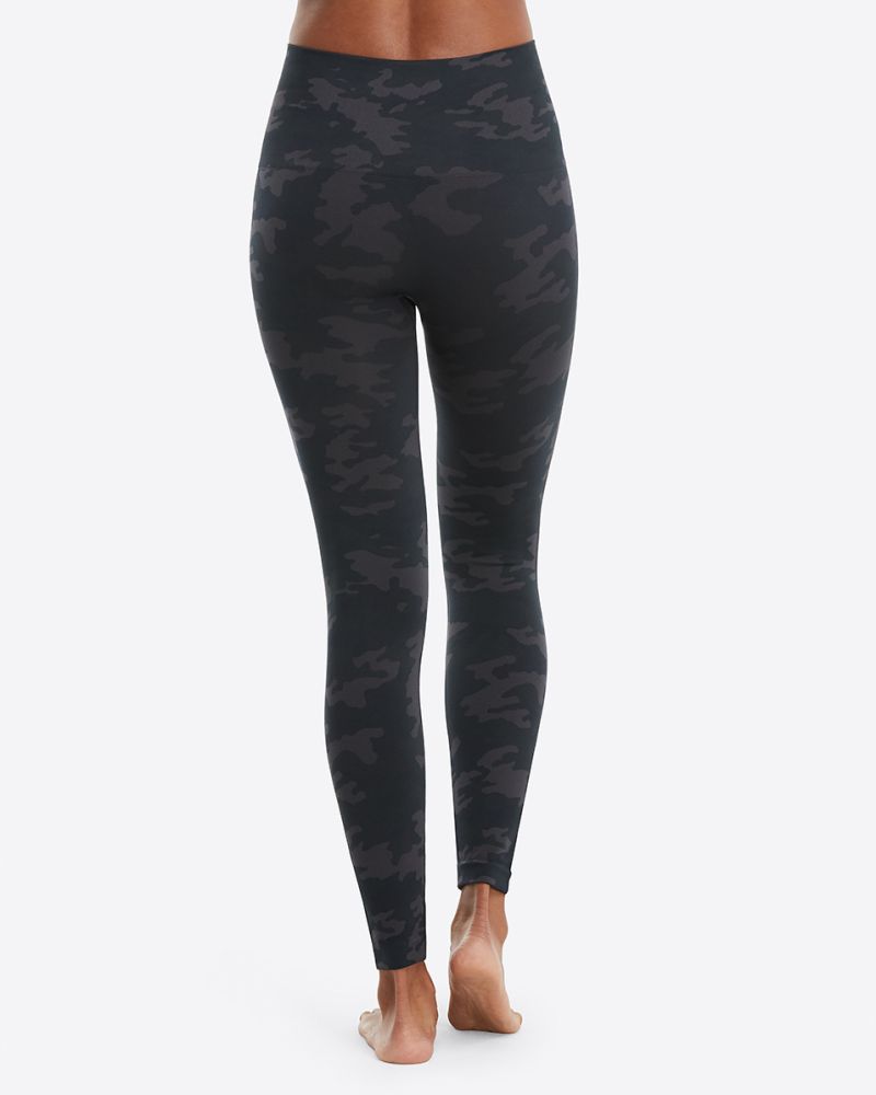Look At Me Now Seamless Leggings Black Camo Back